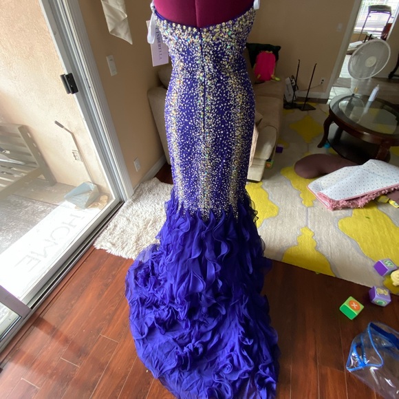 Brand new Prom Dress - Picture 5 of 7